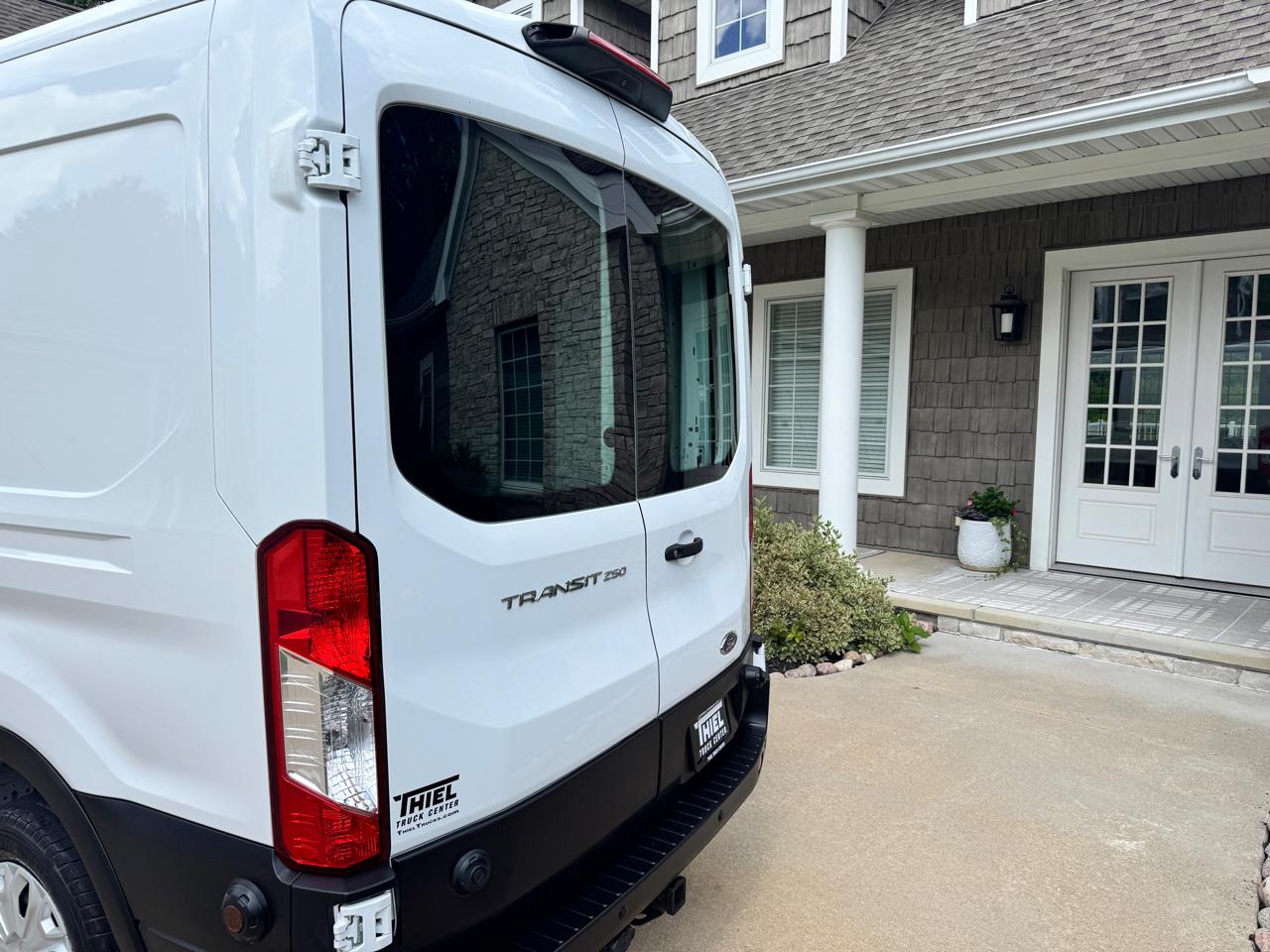 Ford Transit Van T-250 148" Med Rf 9000 GVWR Sliding RH Dr 2019