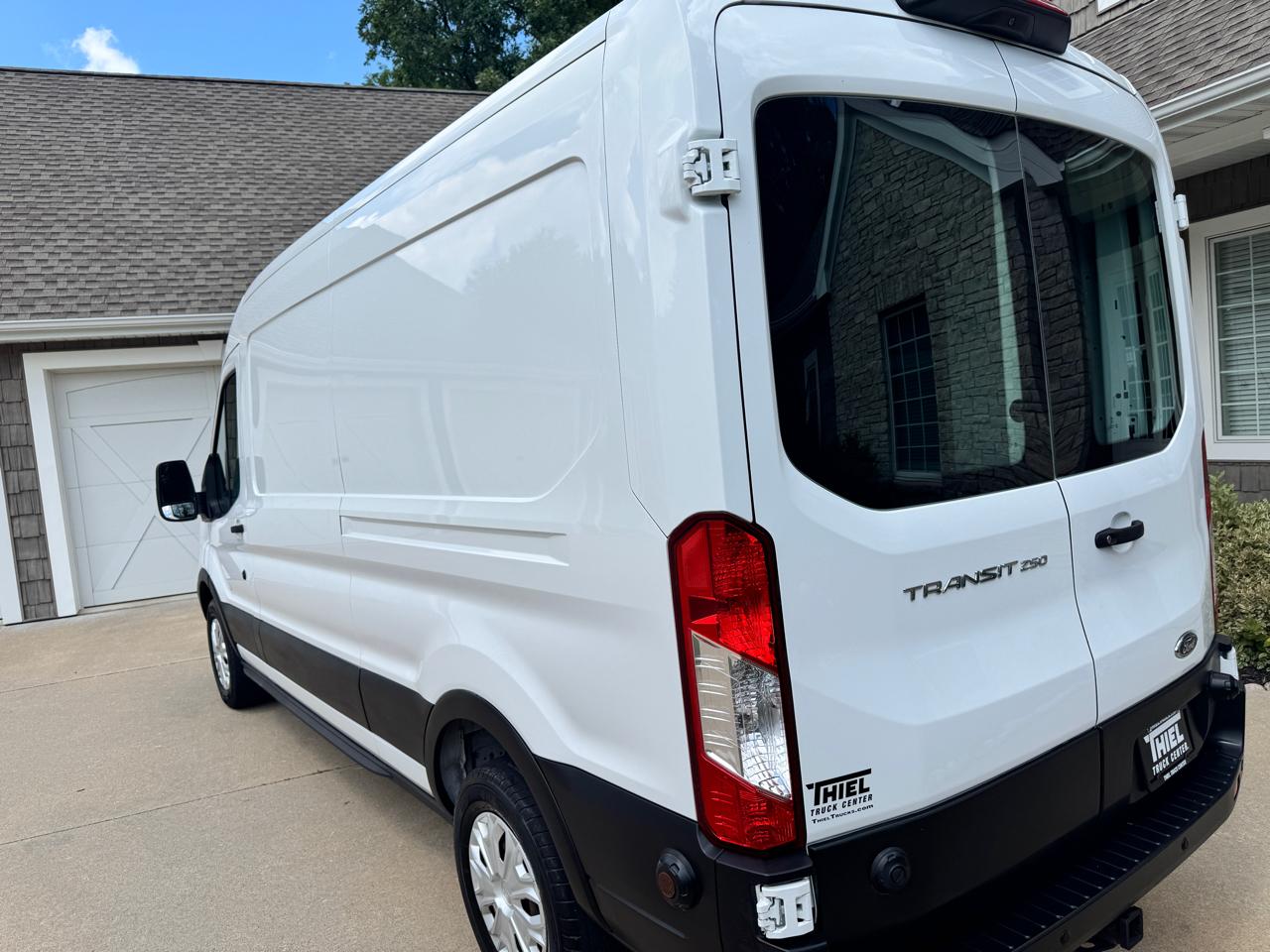 Ford Transit Van T-250 148" Med Rf 9000 GVWR Sliding RH Dr 2019