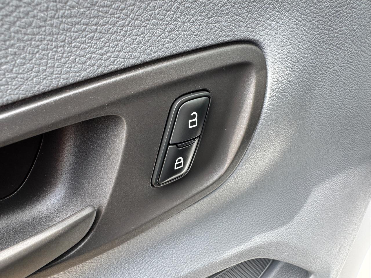 Ford Transit Van T-250 148" Med Rf 9000 GVWR Sliding RH Dr 2019