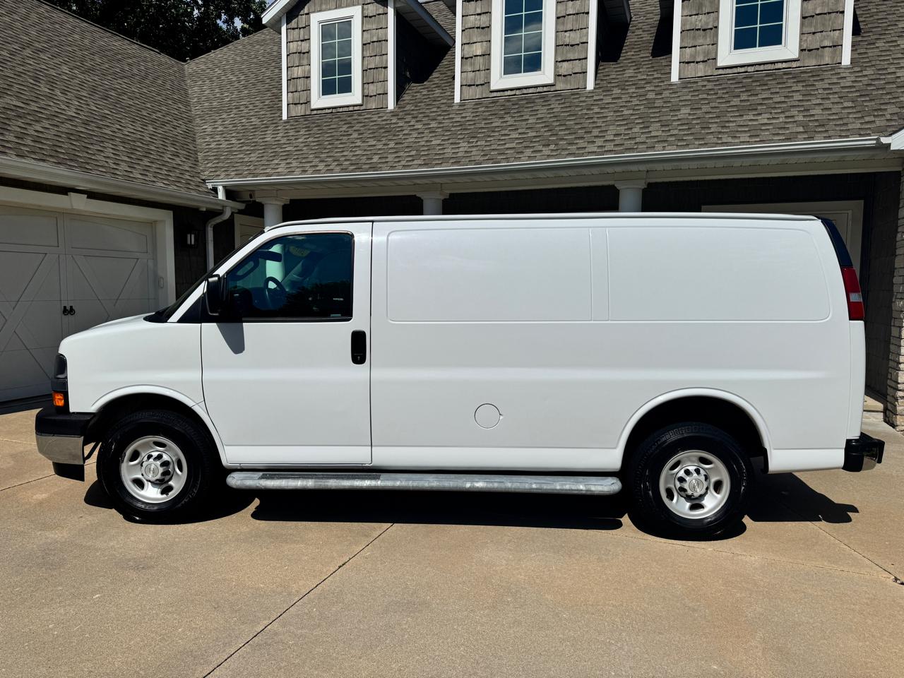 Chevrolet Express Cargo Van RWD 2500 135" 2018