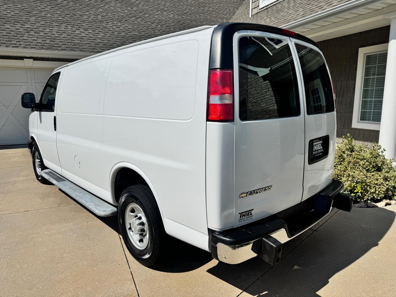 Chevrolet Express Cargo Van RWD 2500 135" 2018