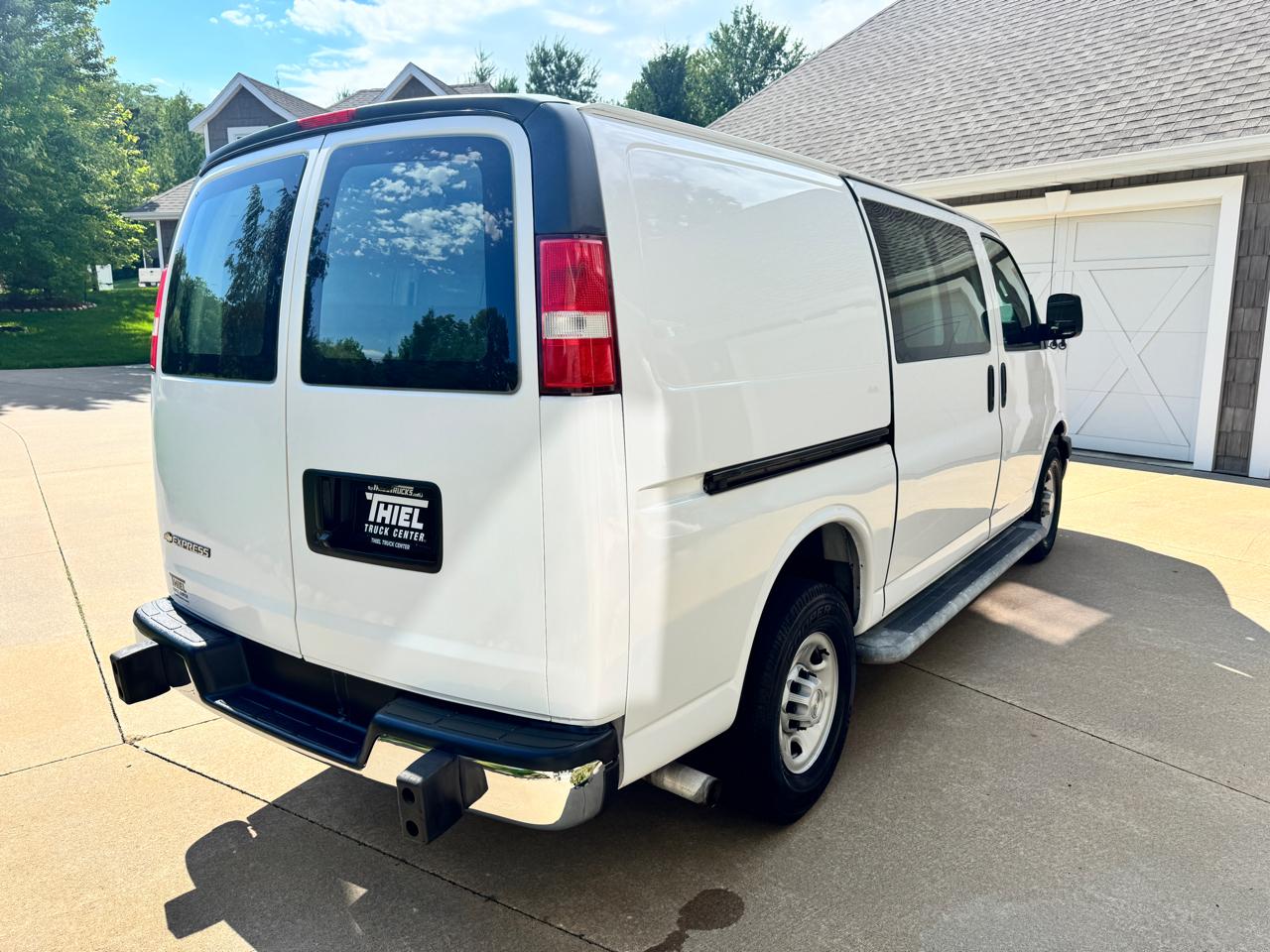 Chevrolet Express Cargo Van RWD 2500 135" 2018