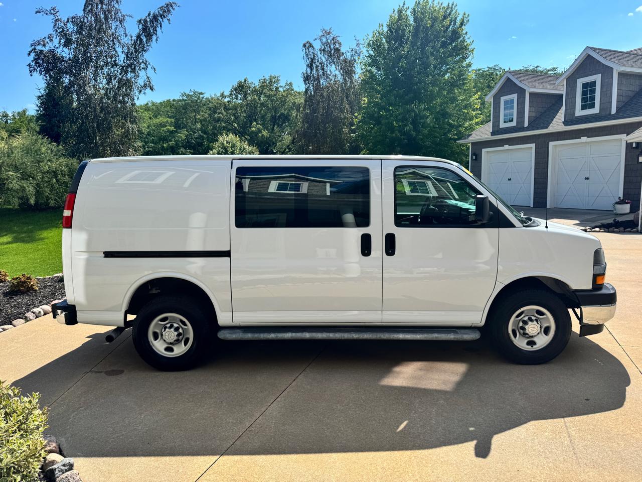 Chevrolet Express Cargo Van RWD 2500 135" 2018