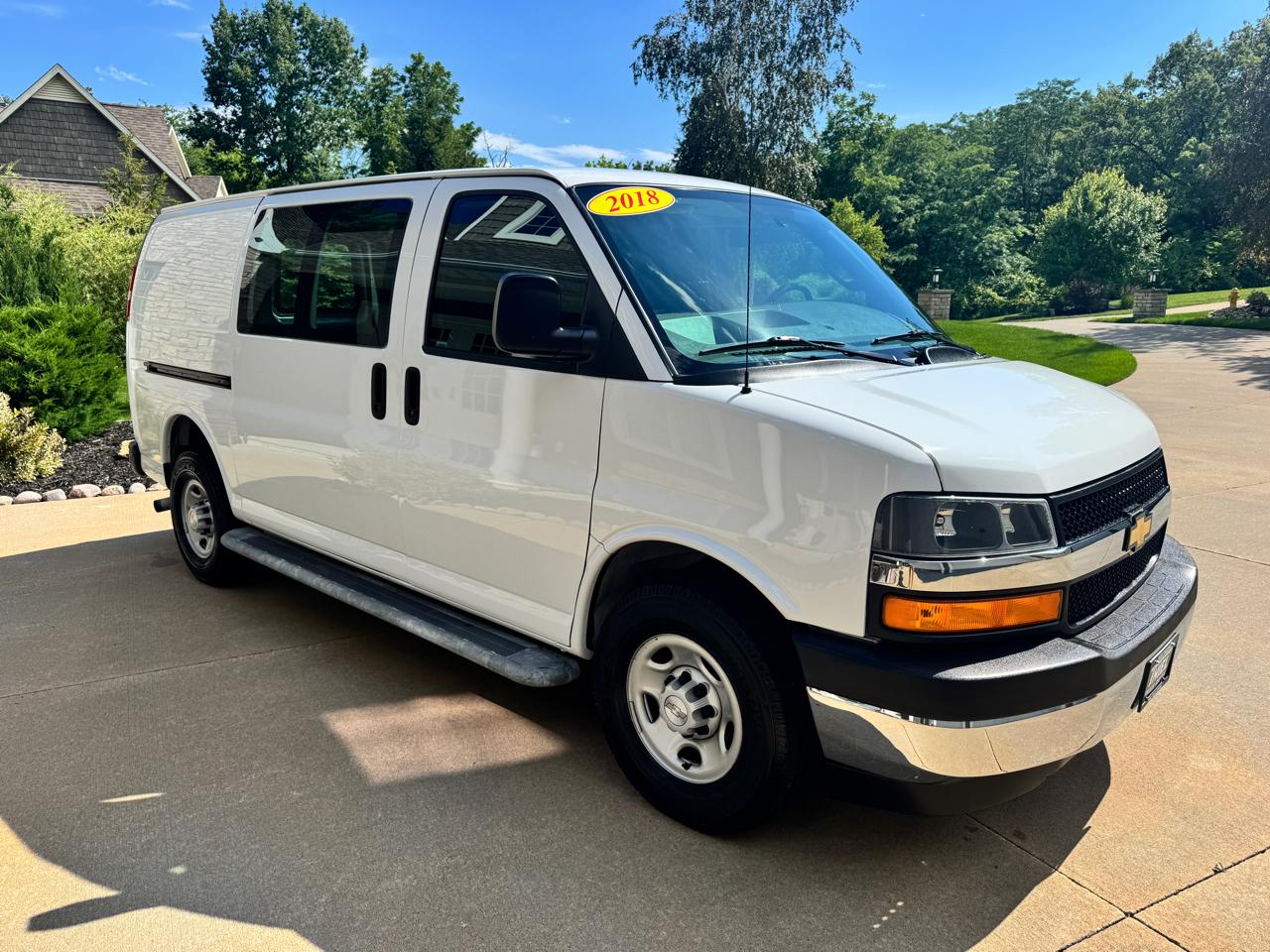 Chevrolet Express Cargo Van RWD 2500 135" 2018