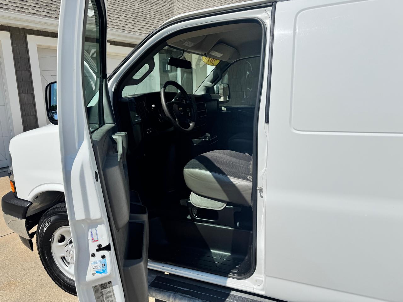 Chevrolet Express Cargo Van RWD 2500 135" 2018