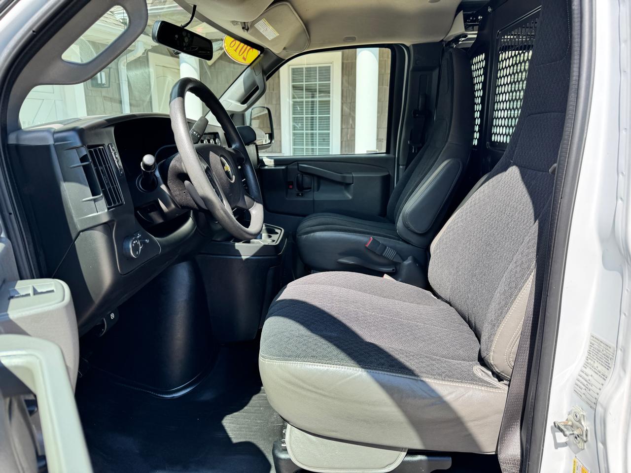 Chevrolet Express Cargo Van RWD 2500 135" 2018