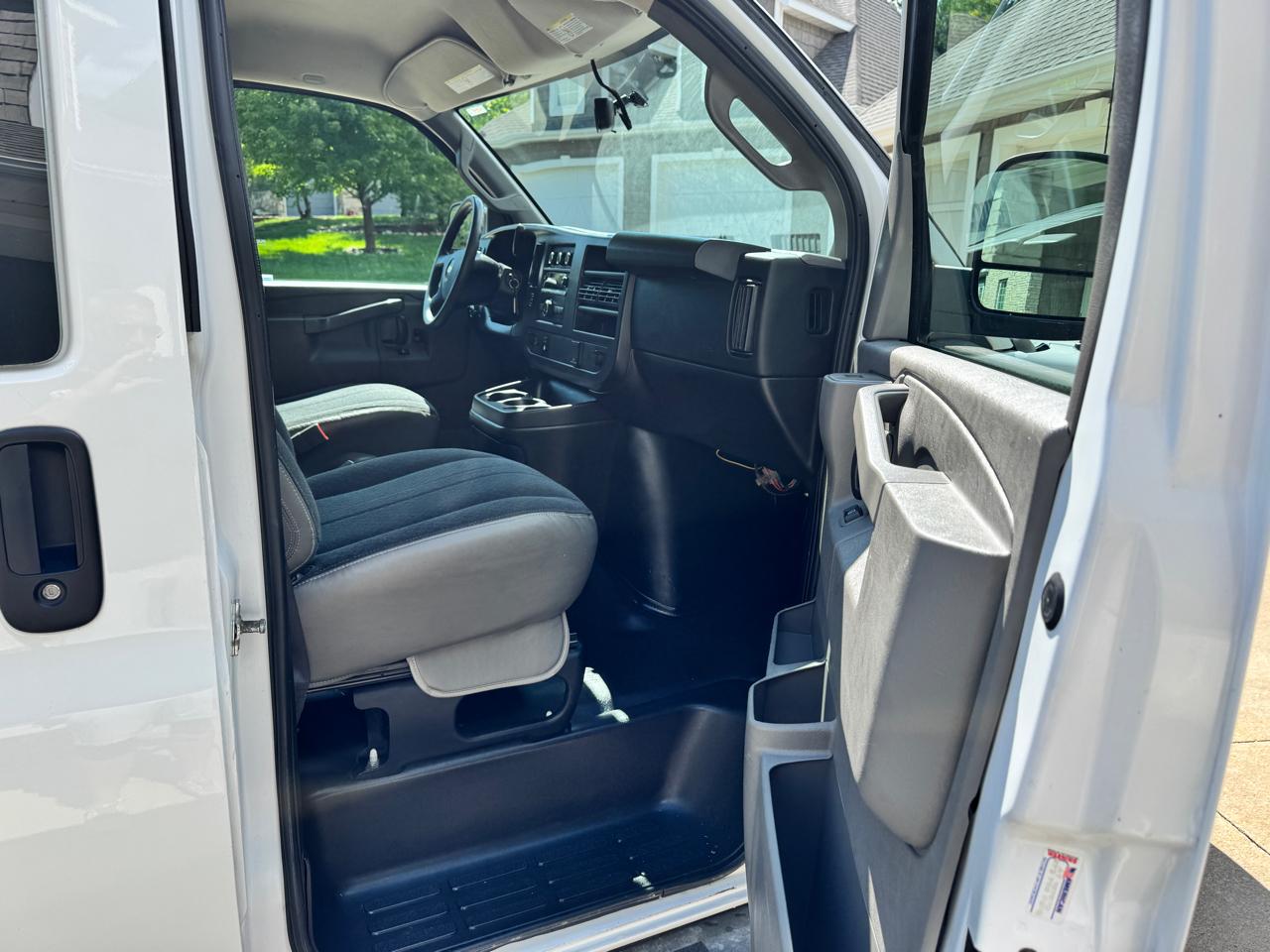 Chevrolet Express Cargo Van RWD 2500 135" 2018