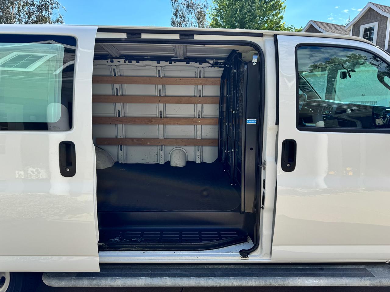 Chevrolet Express Cargo Van RWD 2500 135" 2018