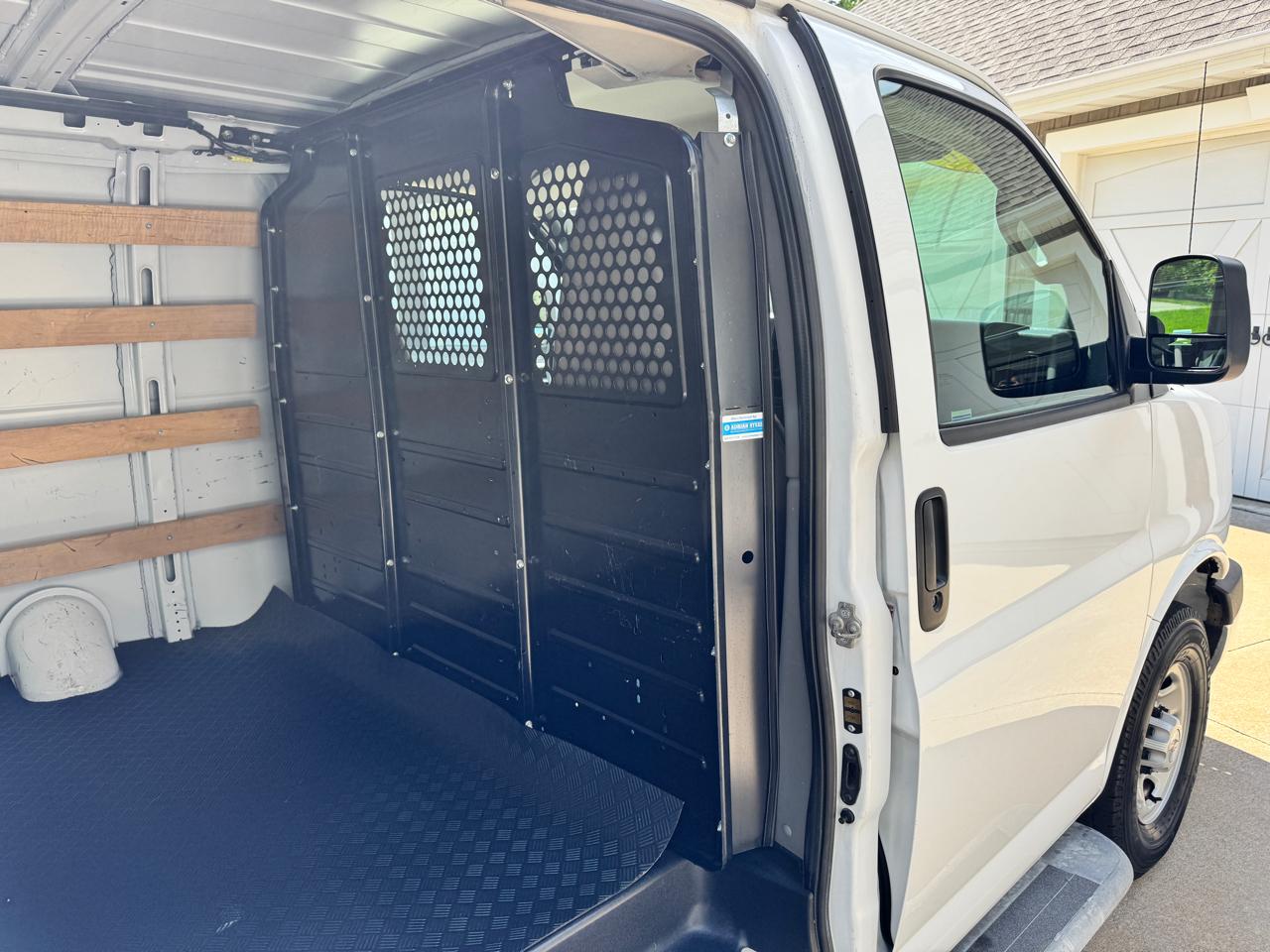 Chevrolet Express Cargo Van RWD 2500 135" 2018
