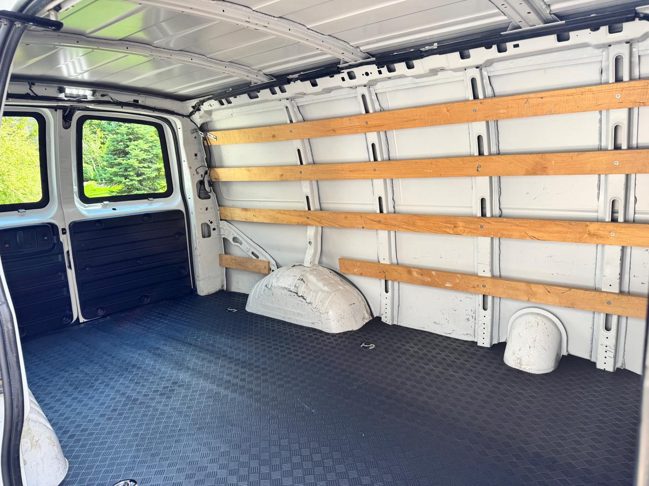 Chevrolet Express Cargo Van RWD 2500 135" 2018