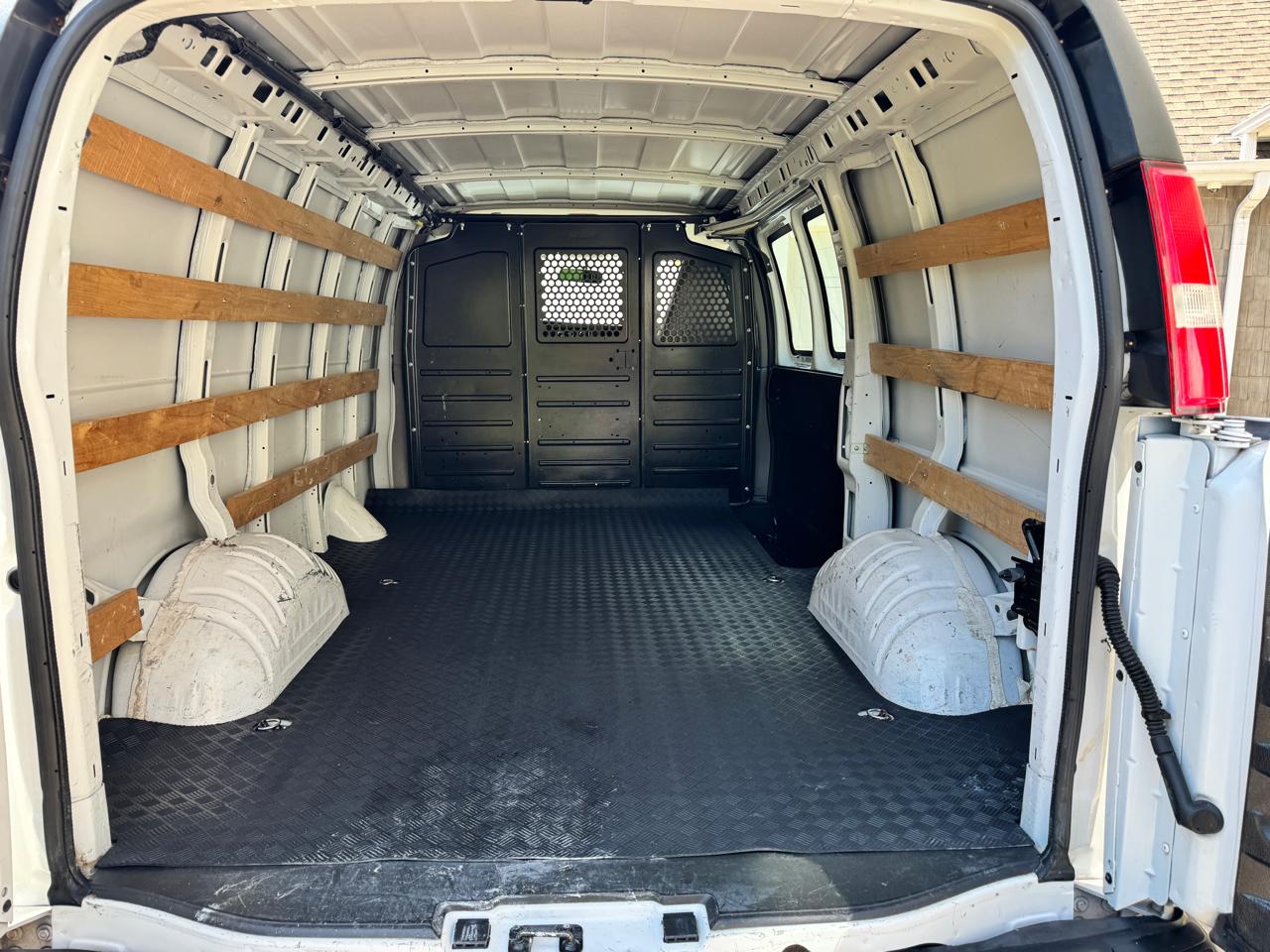 Chevrolet Express Cargo Van RWD 2500 135" 2018