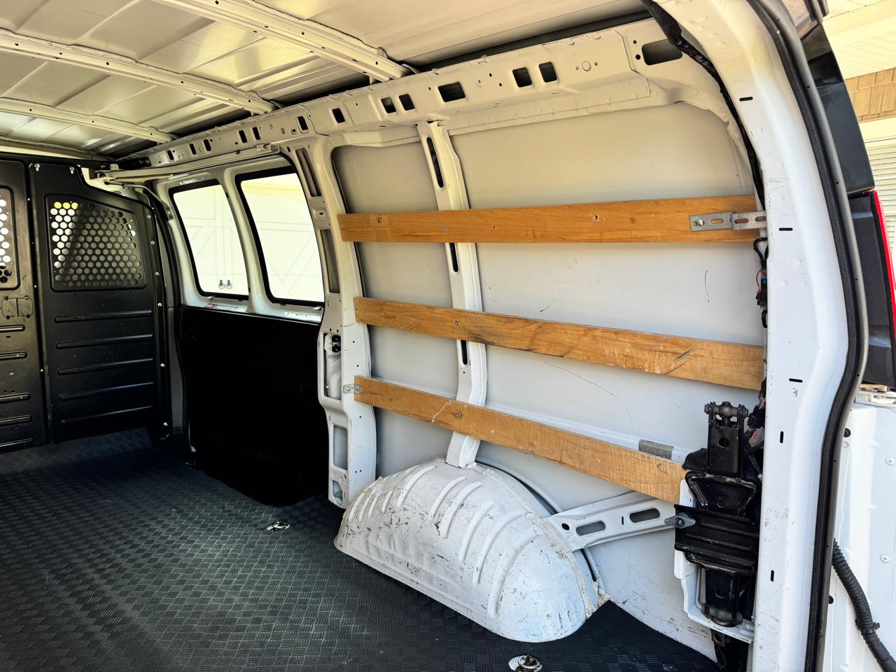 Chevrolet Express Cargo Van RWD 2500 135" 2018