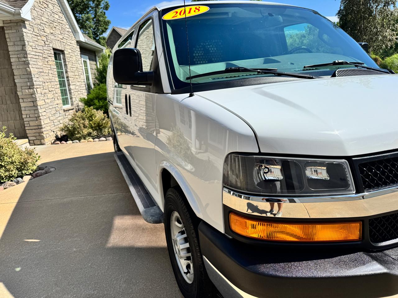 Chevrolet Express Cargo Van RWD 2500 135" 2018