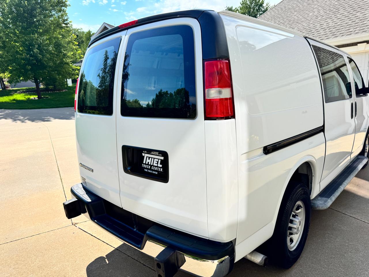 Chevrolet Express Cargo Van RWD 2500 135" 2018