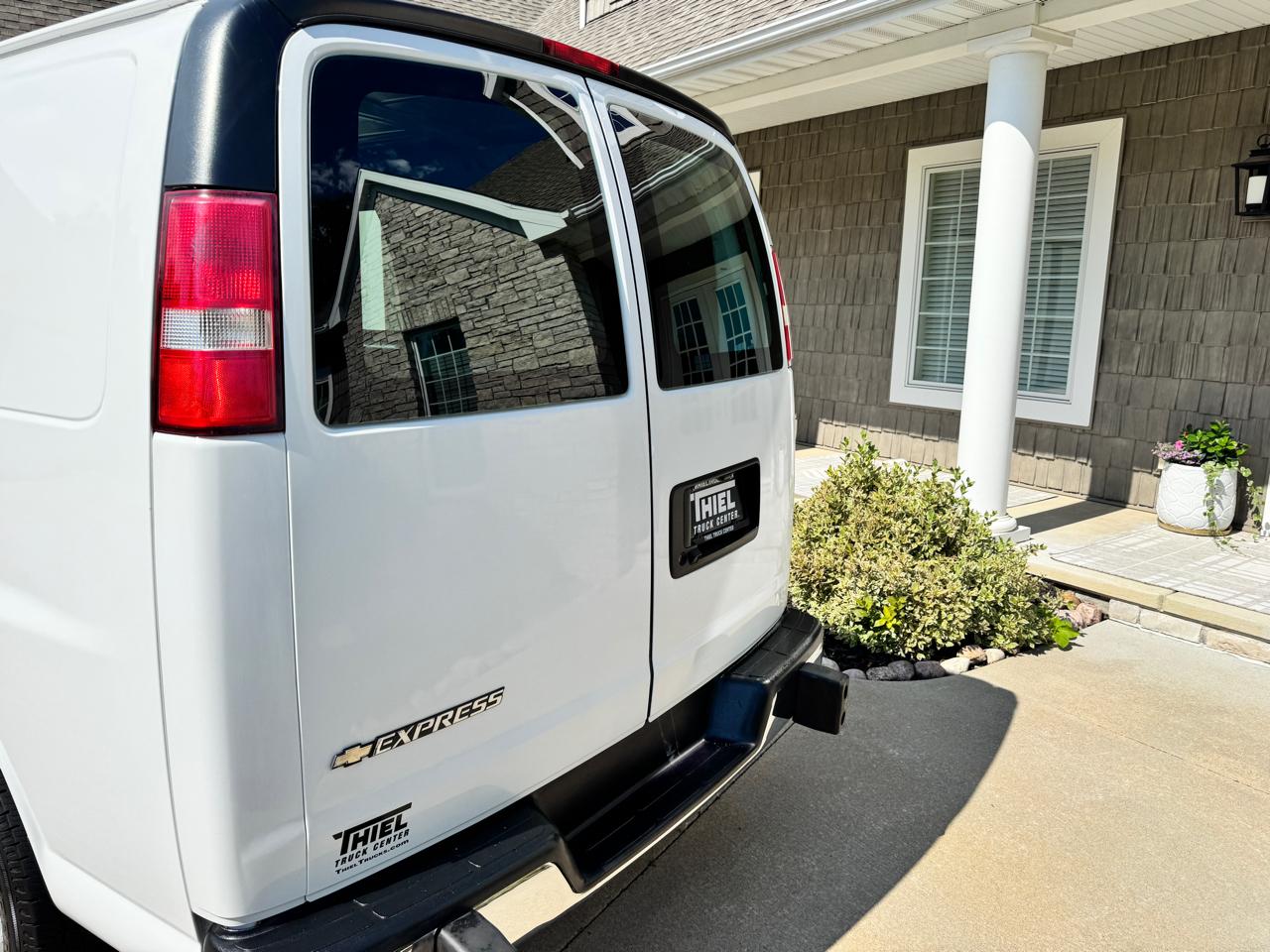Chevrolet Express Cargo Van RWD 2500 135" 2018