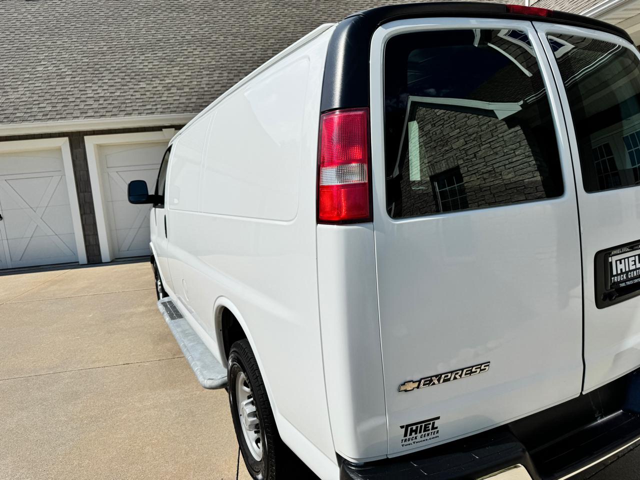 Chevrolet Express Cargo Van RWD 2500 135" 2018