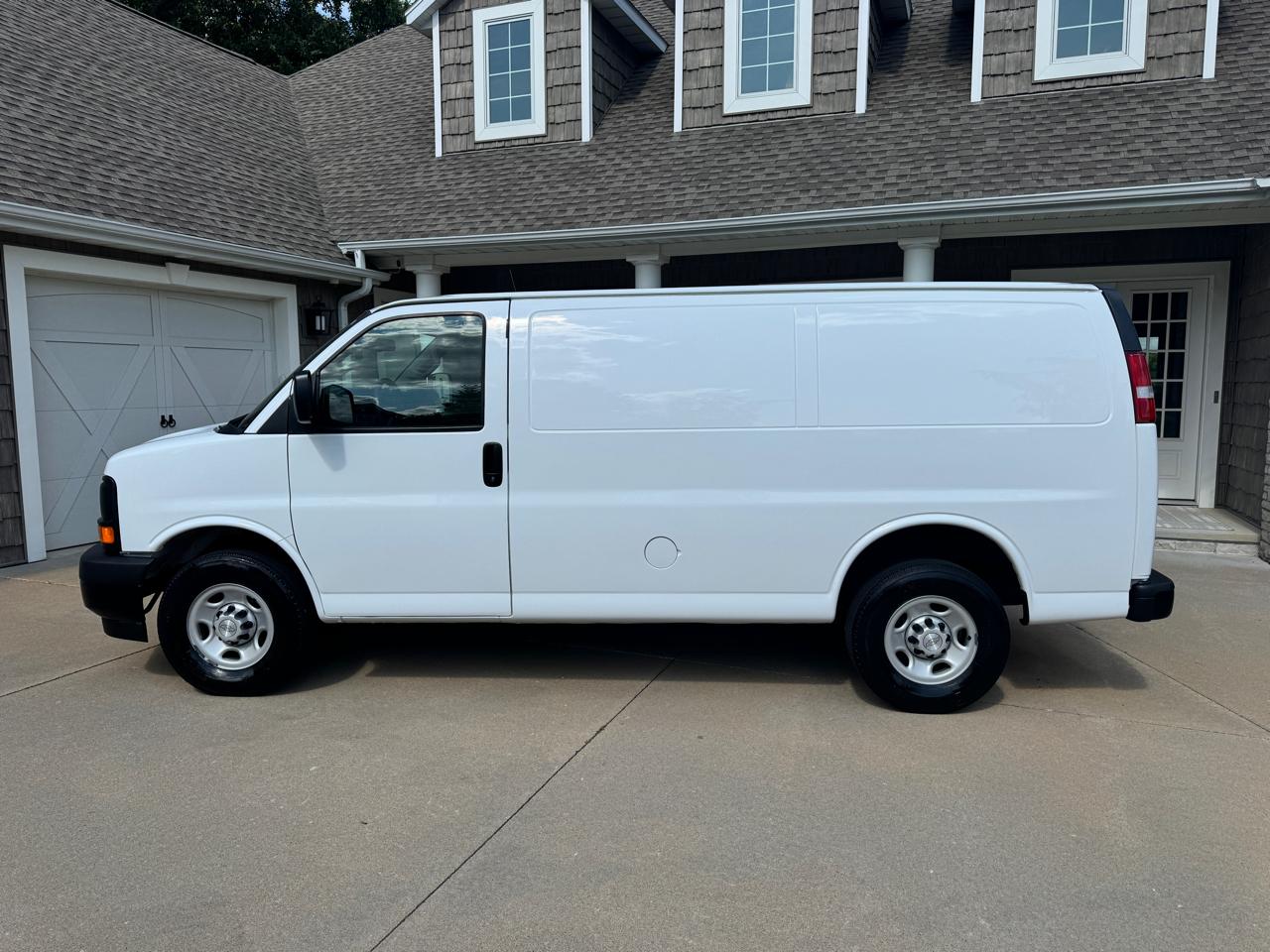 Chevrolet Express Cargo Van RWD 2500 135" 2017