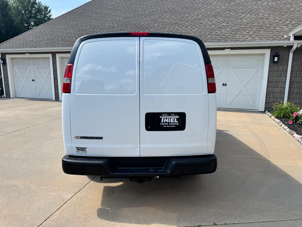 Chevrolet Express Cargo Van RWD 2500 135" 2017