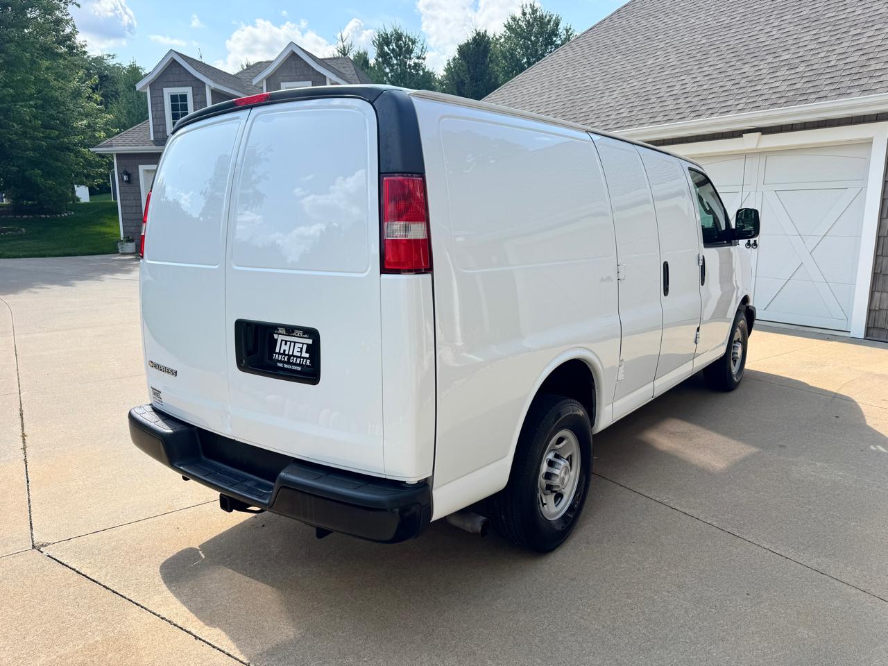 Chevrolet Express Cargo Van RWD 2500 135" 2017