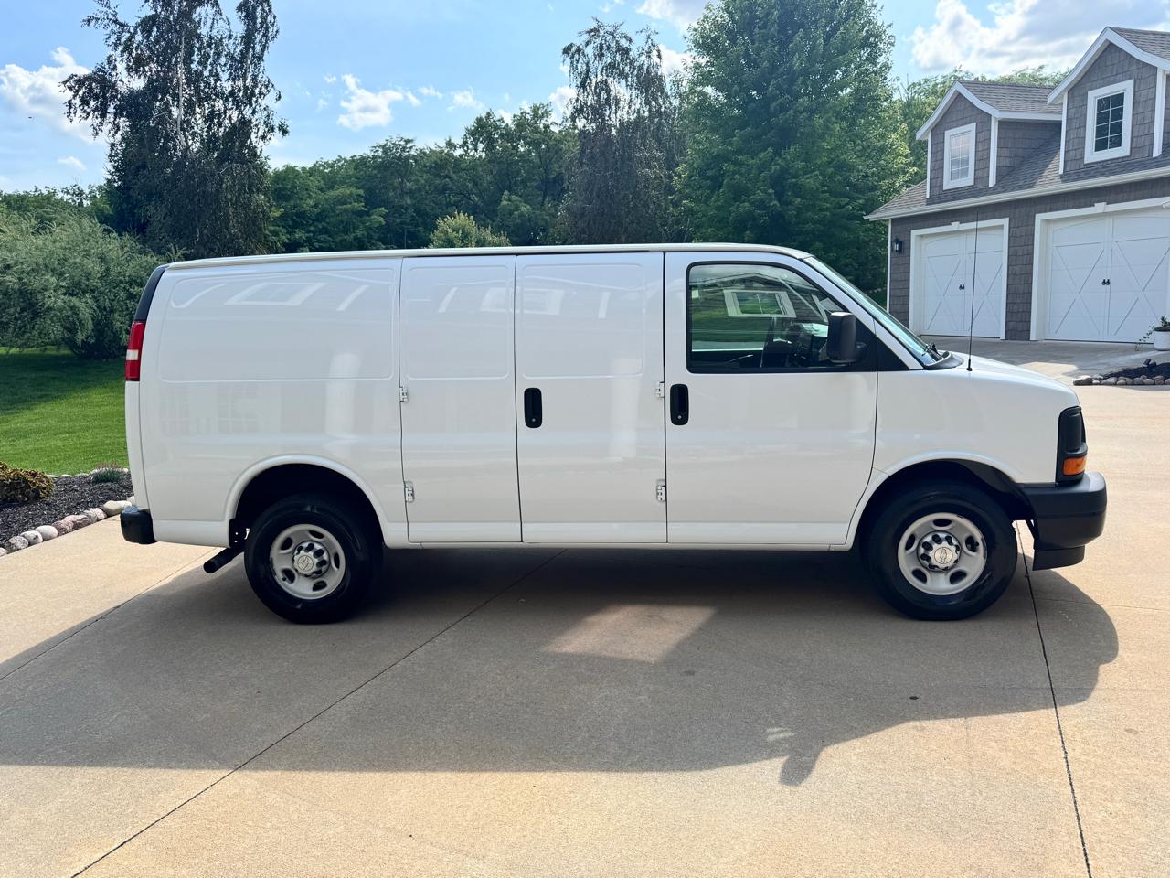 Chevrolet Express Cargo Van RWD 2500 135" 2017