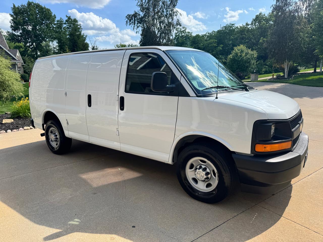 Chevrolet Express Cargo Van RWD 2500 135" 2017