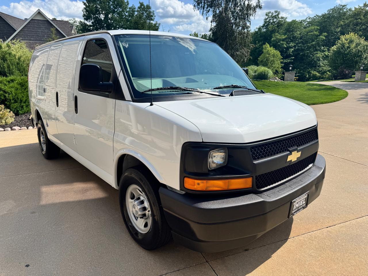 Chevrolet Express Cargo Van RWD 2500 135" 2017