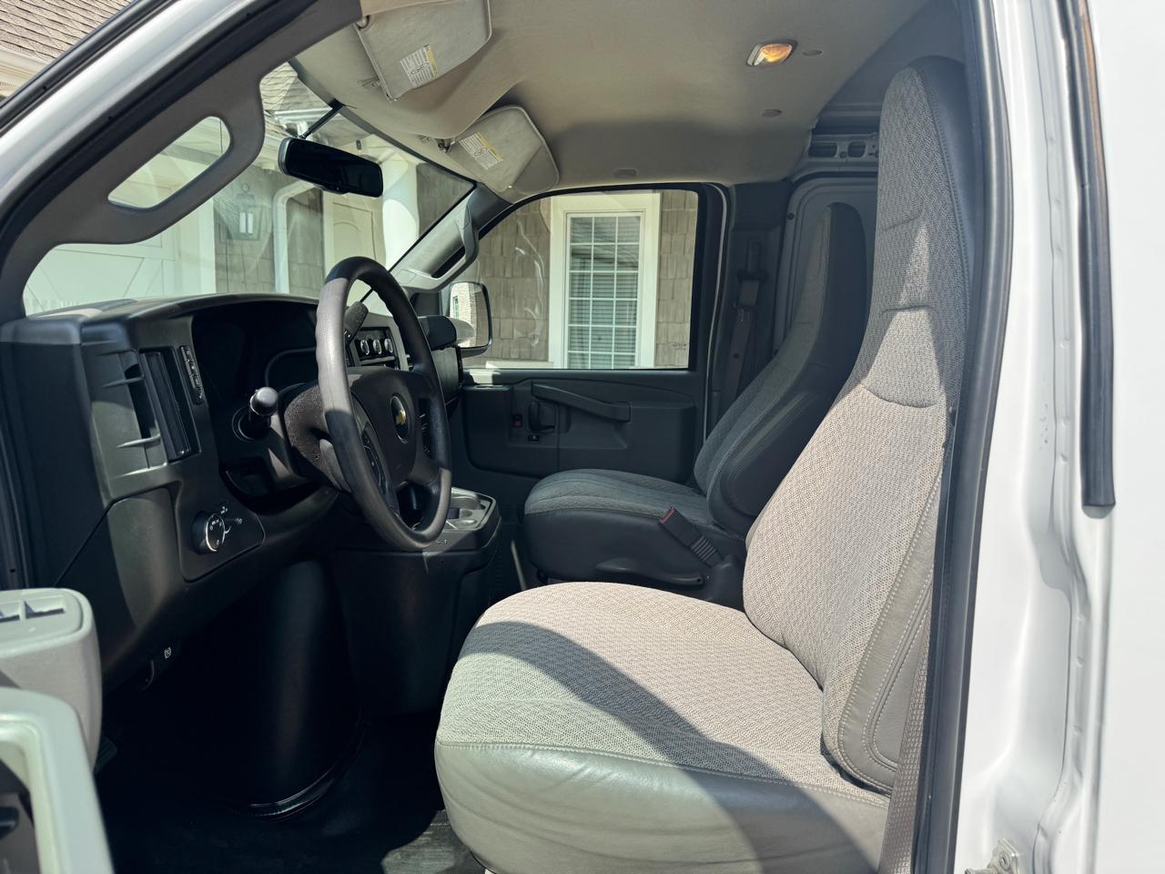 Chevrolet Express Cargo Van RWD 2500 135" 2017