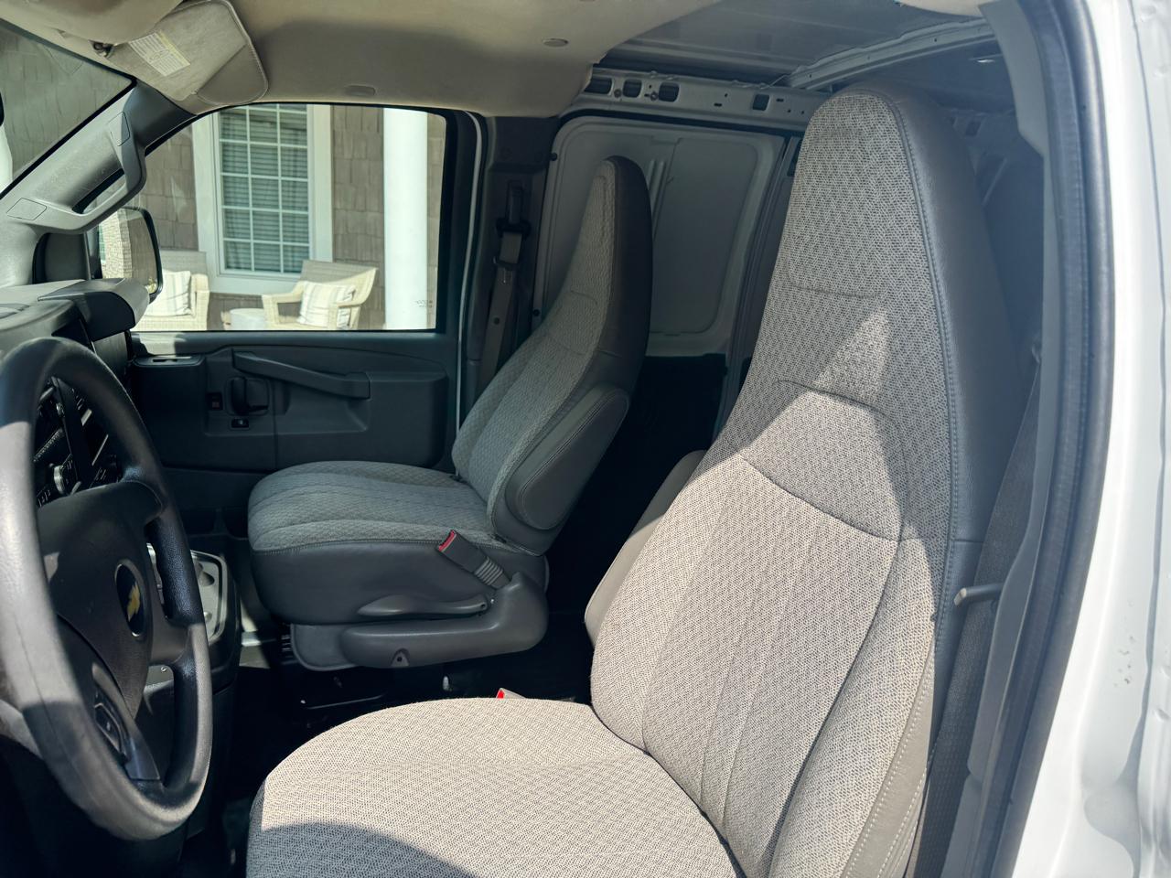 Chevrolet Express Cargo Van RWD 2500 135" 2017