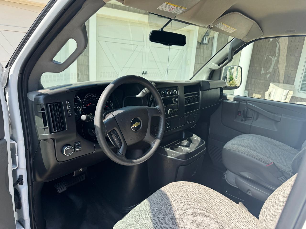 Chevrolet Express Cargo Van RWD 2500 135" 2017