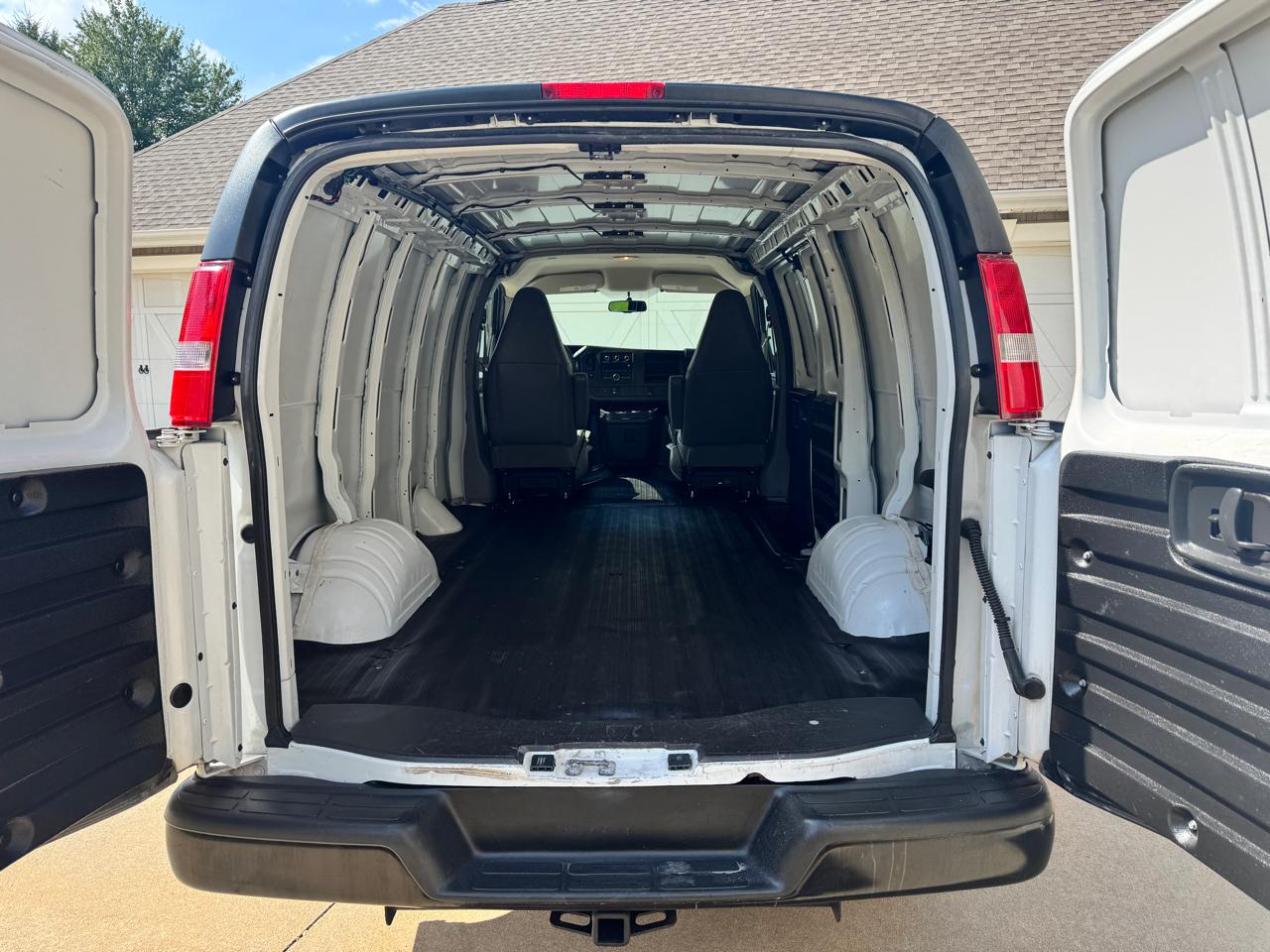Chevrolet Express Cargo Van RWD 2500 135" 2017