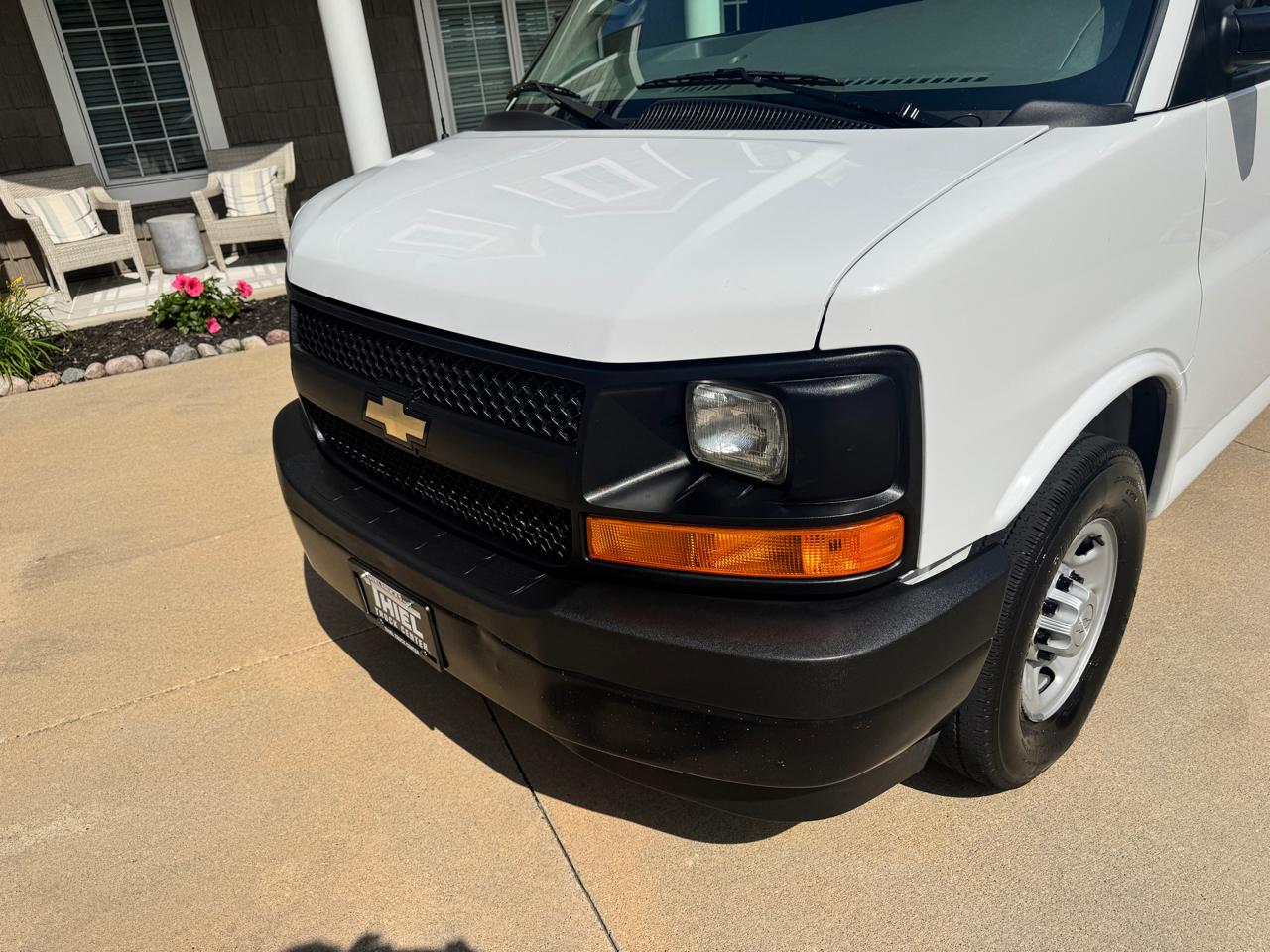 Chevrolet Express Cargo Van RWD 2500 135" 2017