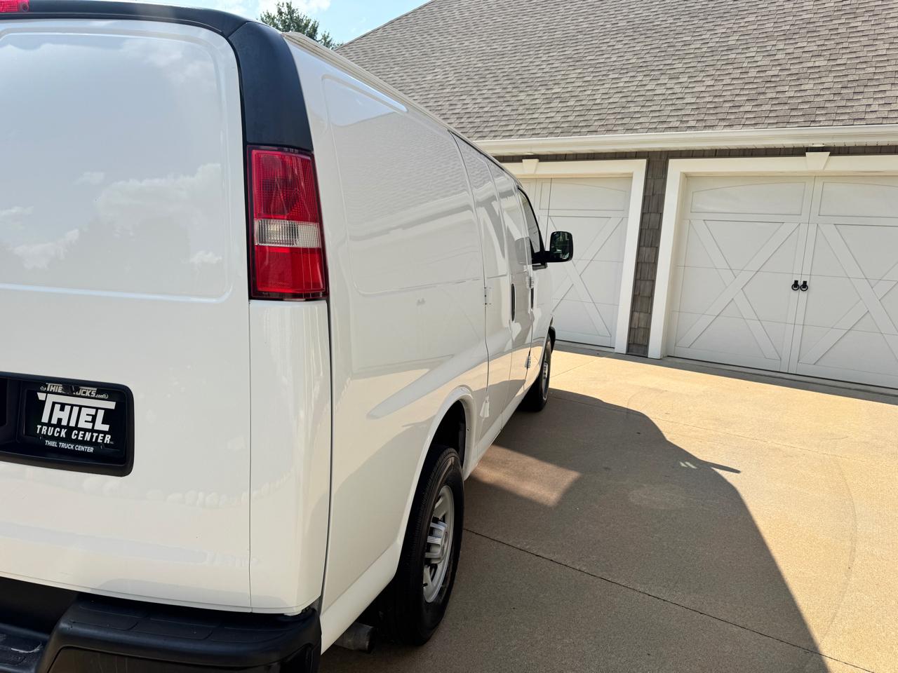 Chevrolet Express Cargo Van RWD 2500 135" 2017