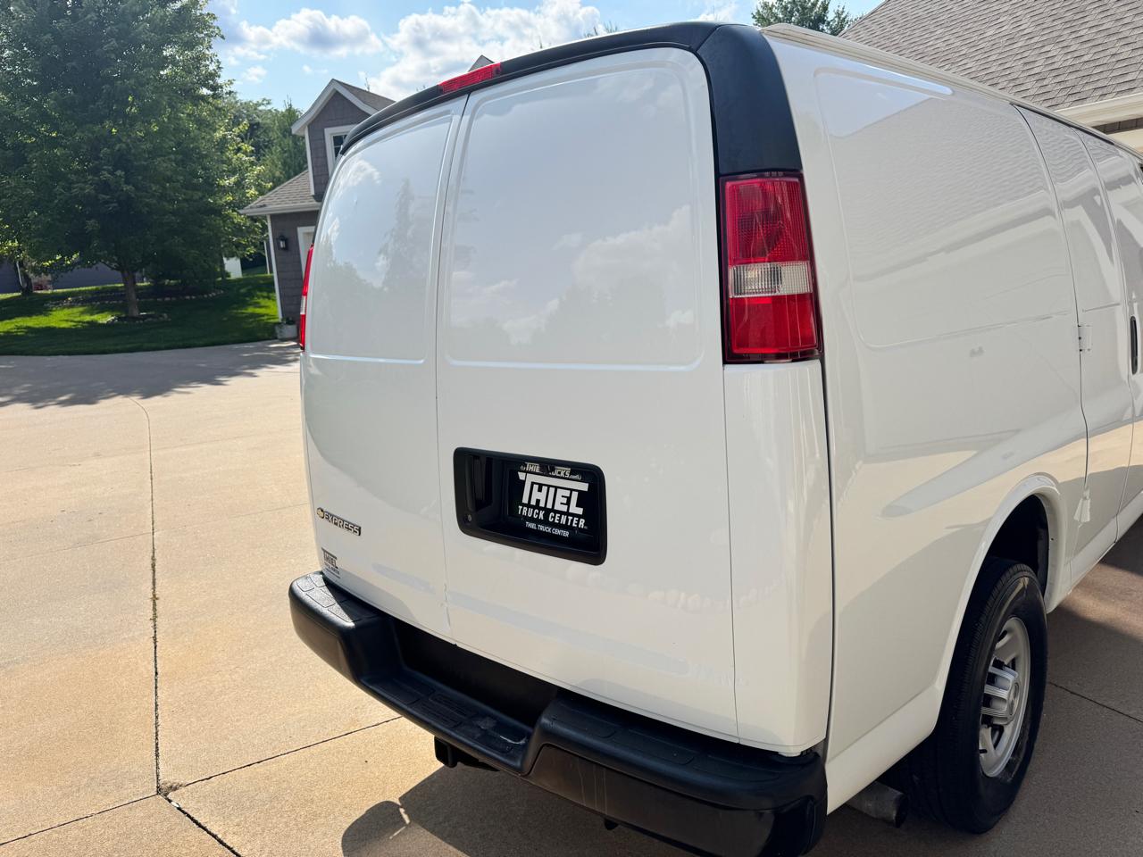 Chevrolet Express Cargo Van RWD 2500 135" 2017