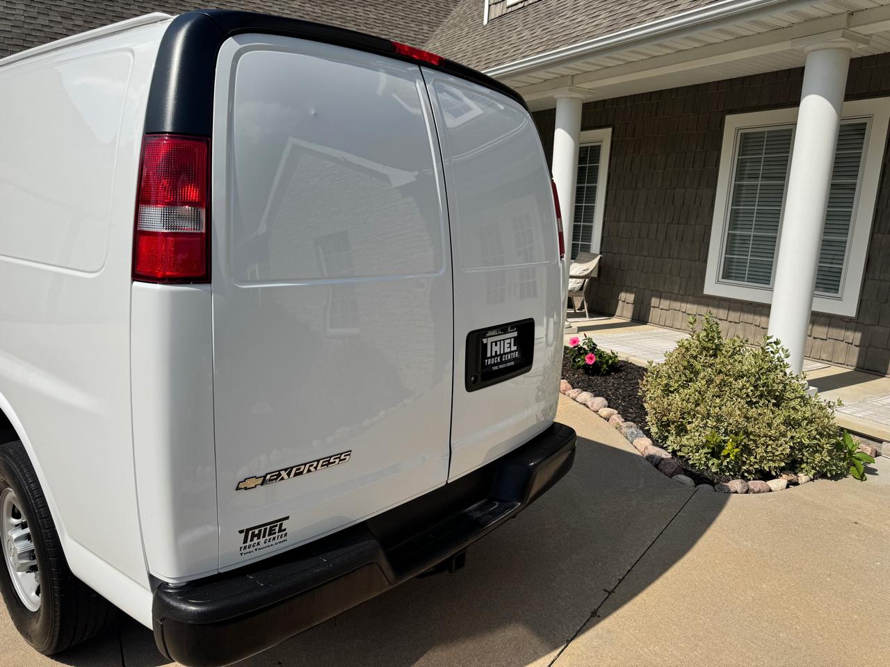 Chevrolet Express Cargo Van RWD 2500 135" 2017