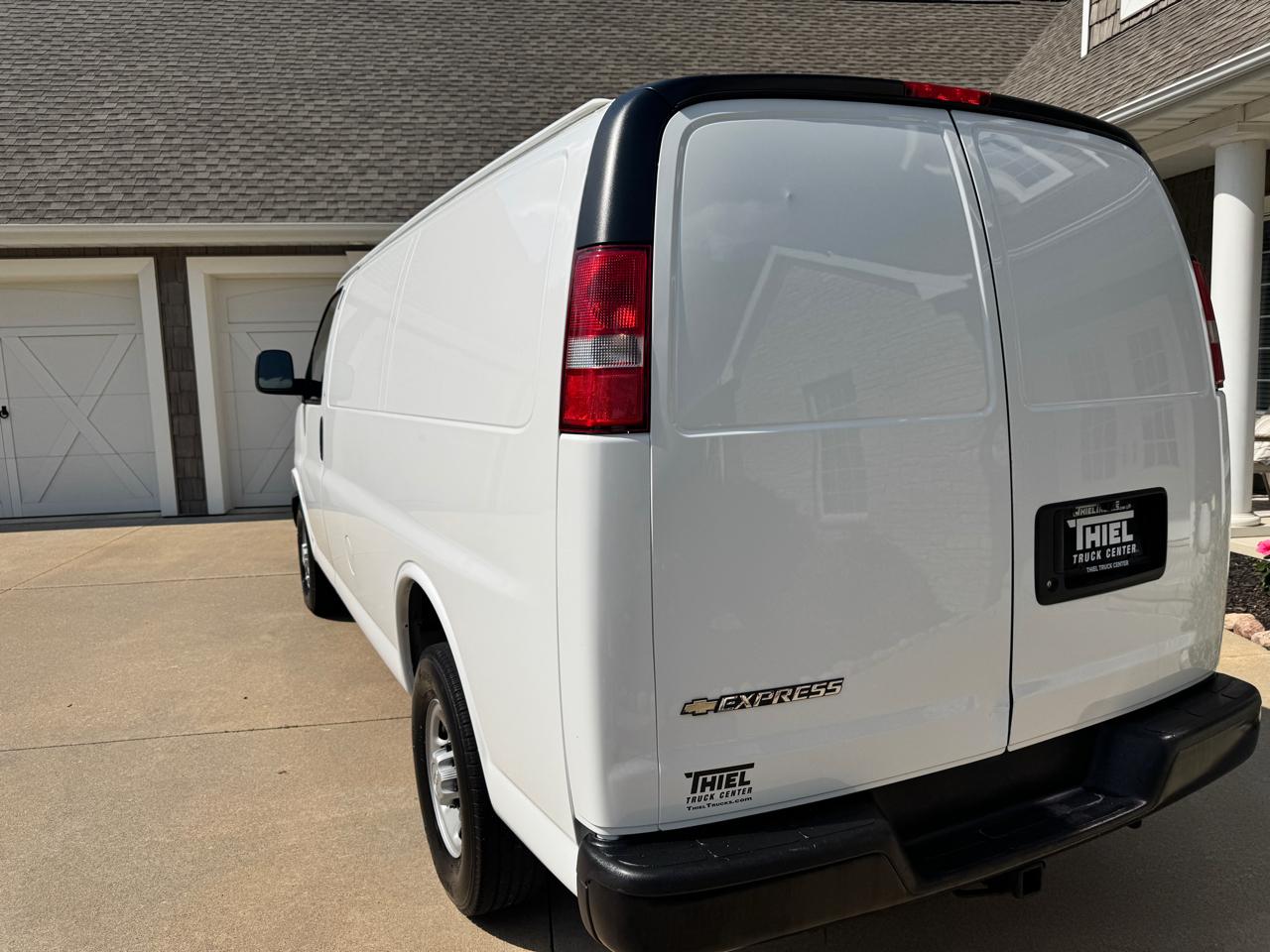 Chevrolet Express Cargo Van RWD 2500 135" 2017