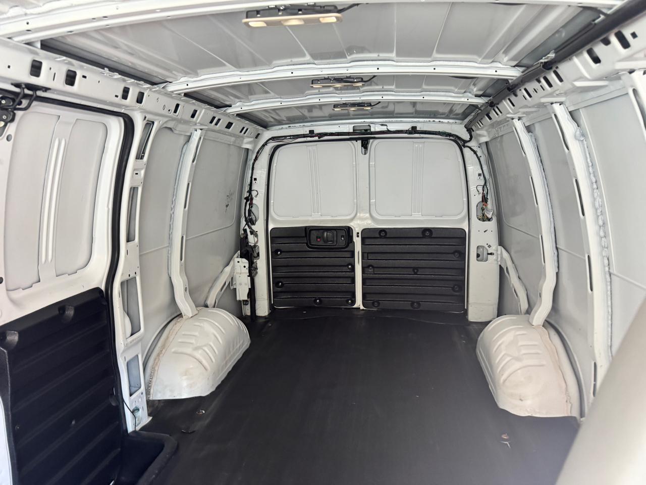 Chevrolet Express Cargo Van RWD 2500 135" 2017