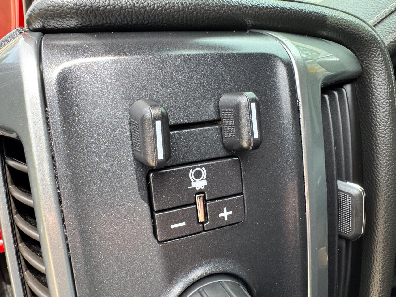Chevrolet Silverado 2500HD Built After Aug 14 4WD Double Cab 158.1" LTZ 2015