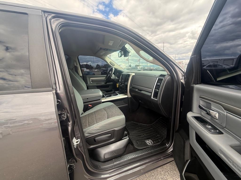 RAM 1500 SLT Crew Cab SWB 4WD 2015