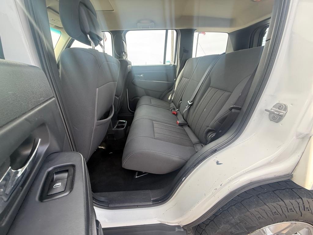 Jeep Liberty Sport 2WD 2012