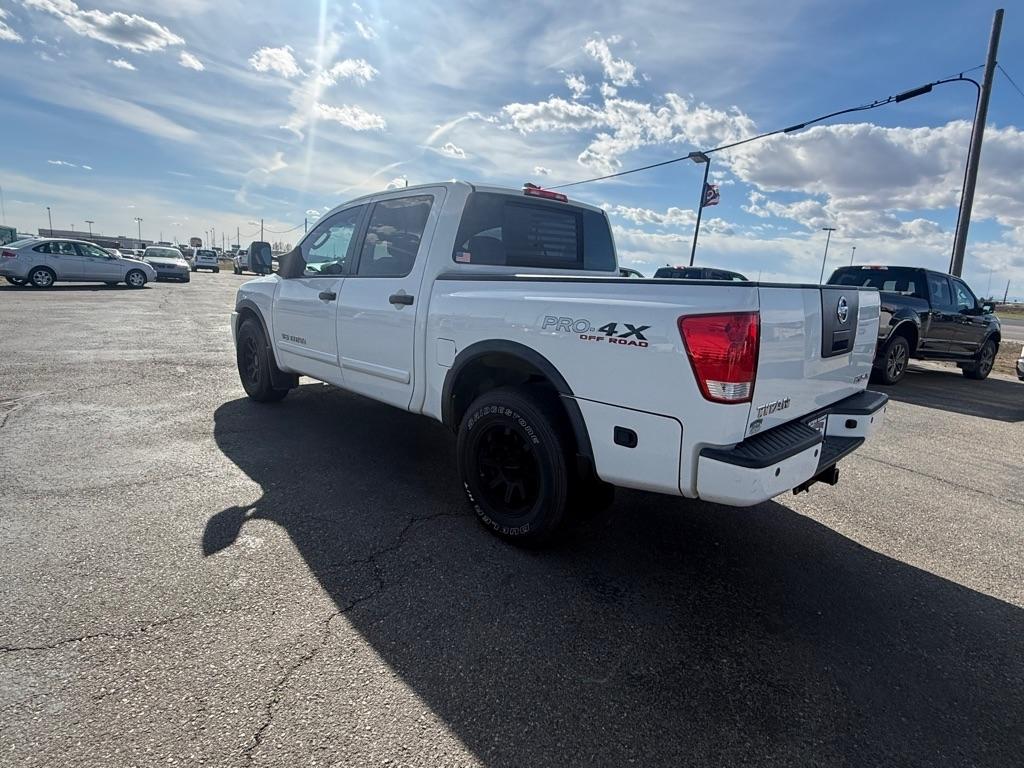 Nissan Titan XE Crew Cab 4WD SWB 2010