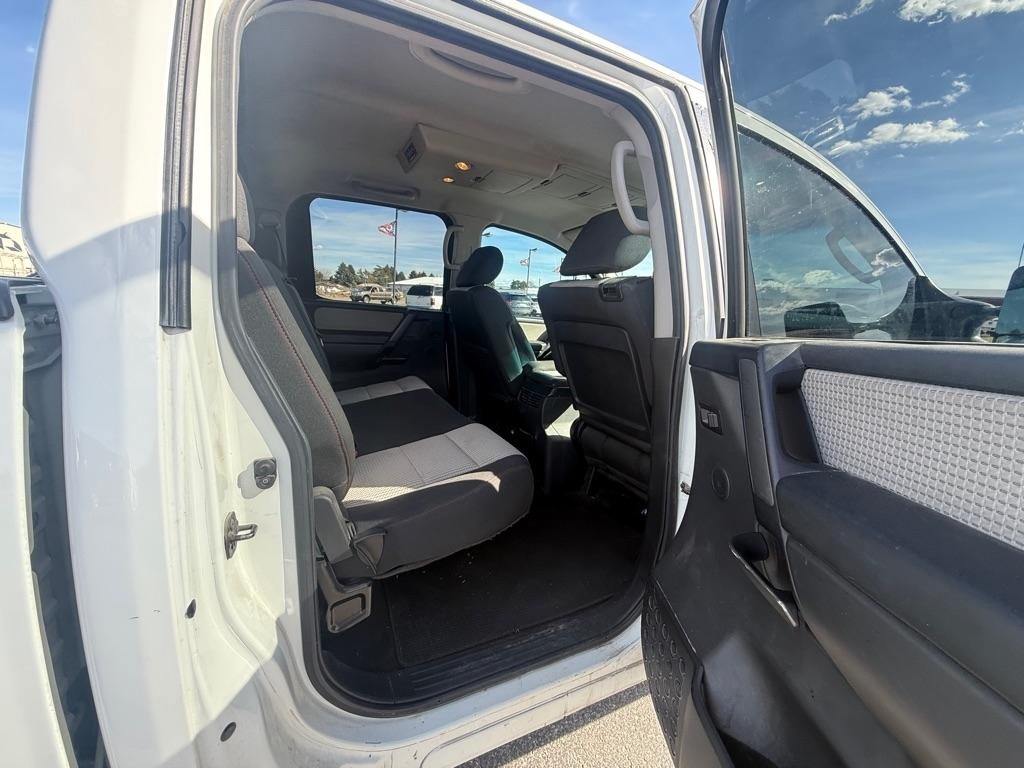 Nissan Titan XE Crew Cab 4WD SWB 2010