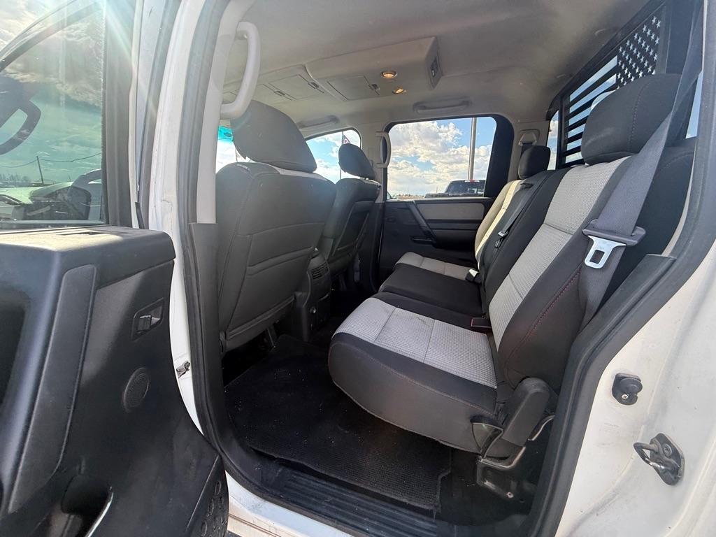 Nissan Titan XE Crew Cab 4WD SWB 2010