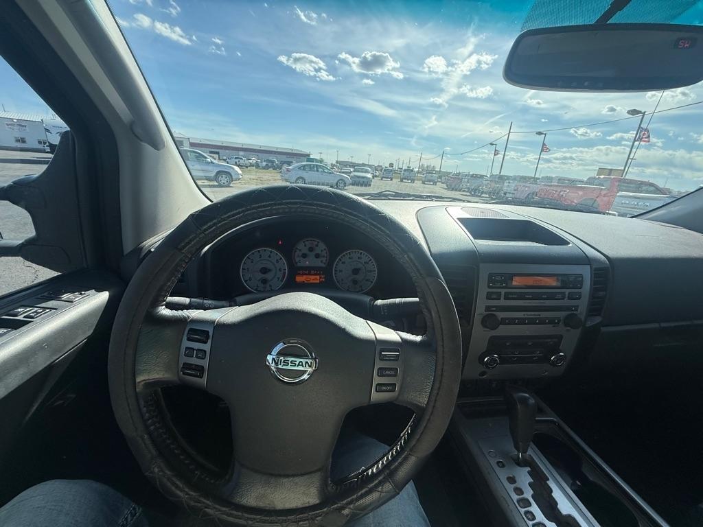 Nissan Titan XE Crew Cab 4WD SWB 2010