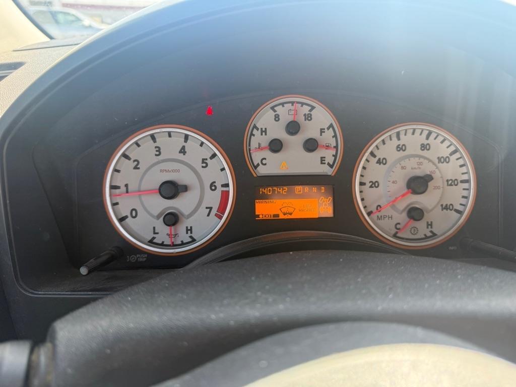 Nissan Titan XE Crew Cab 4WD SWB 2010