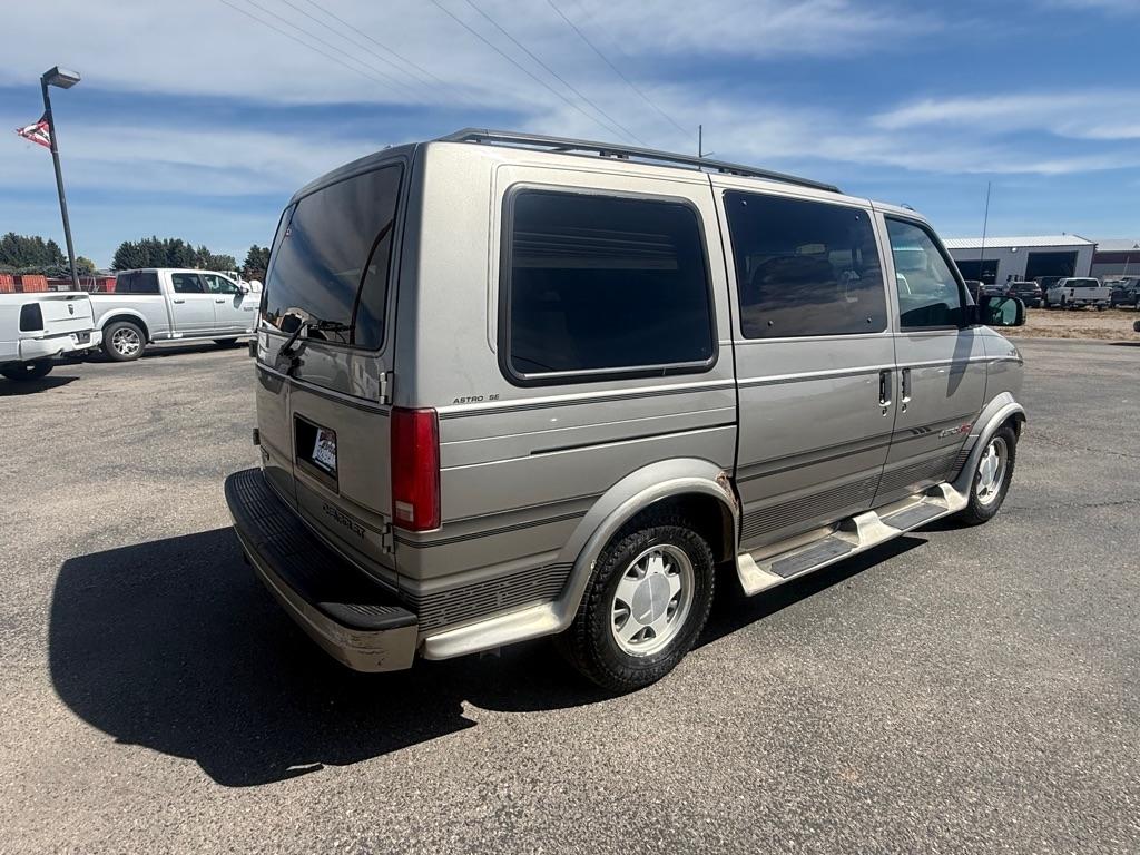 Chevrolet Astro Cargo Van AWD 2002