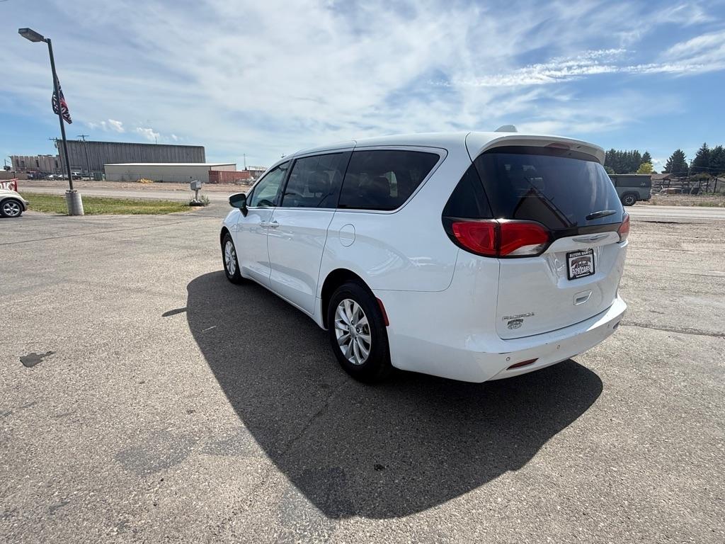 Chrysler Pacifica LX 2018