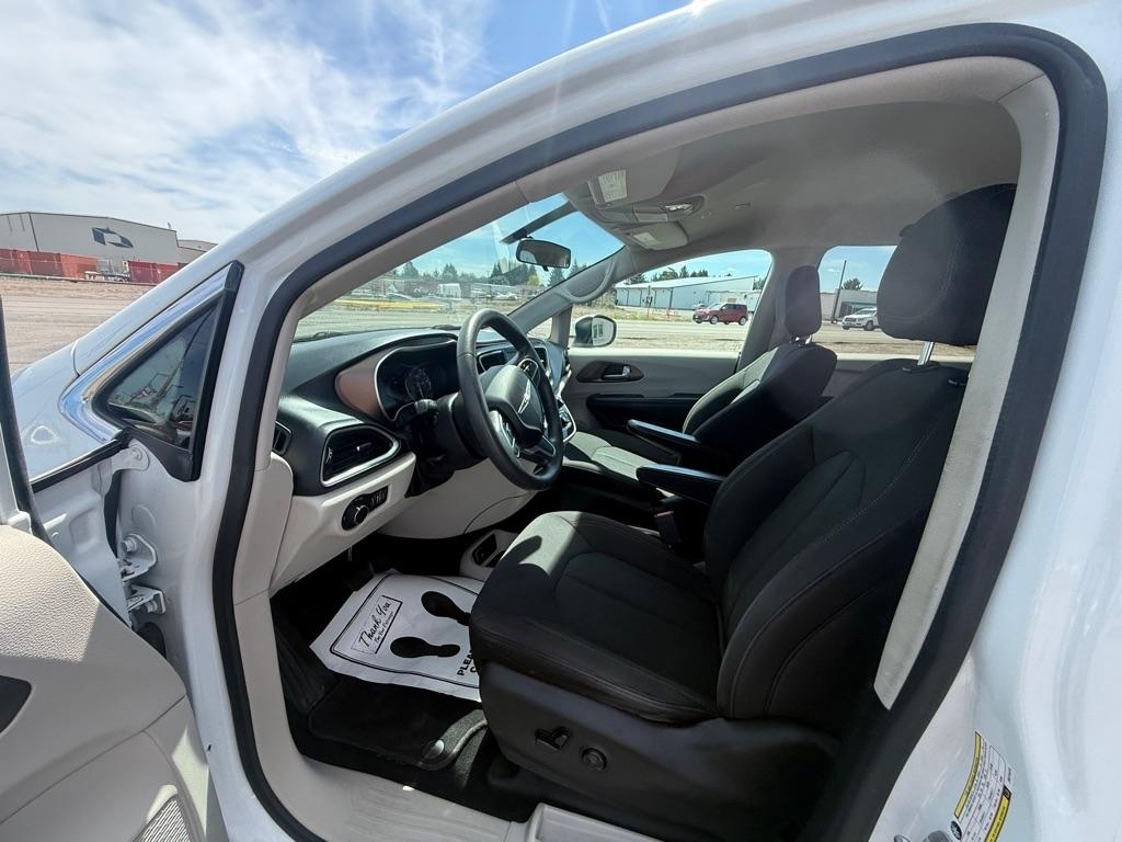 Chrysler Pacifica LX 2018