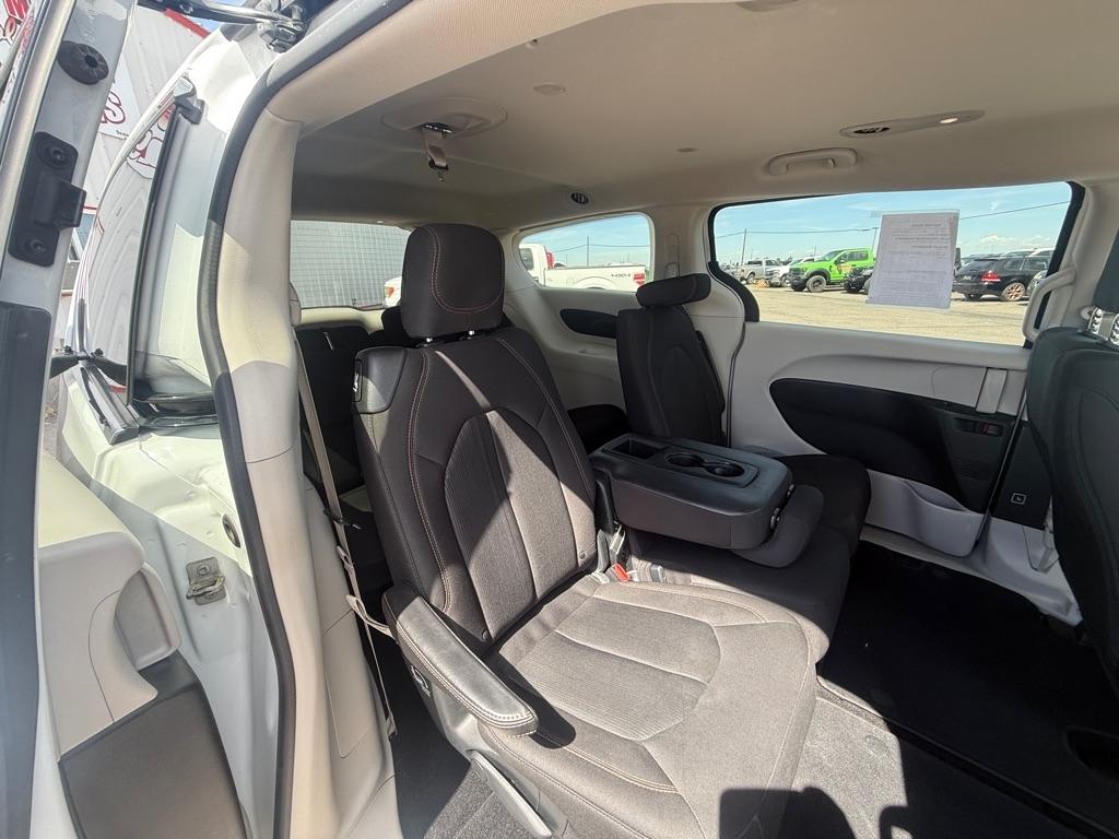 Chrysler Pacifica LX 2018