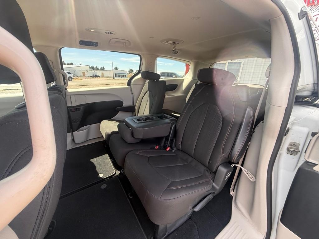 Chrysler Pacifica LX 2018