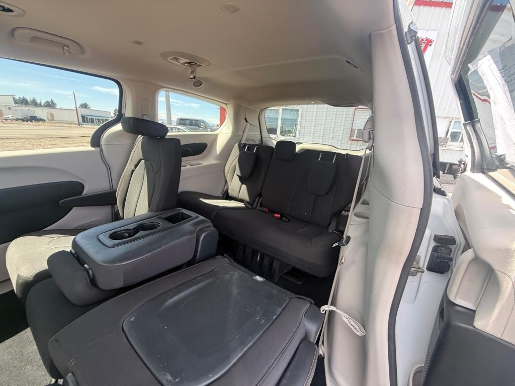 Chrysler Pacifica LX 2018